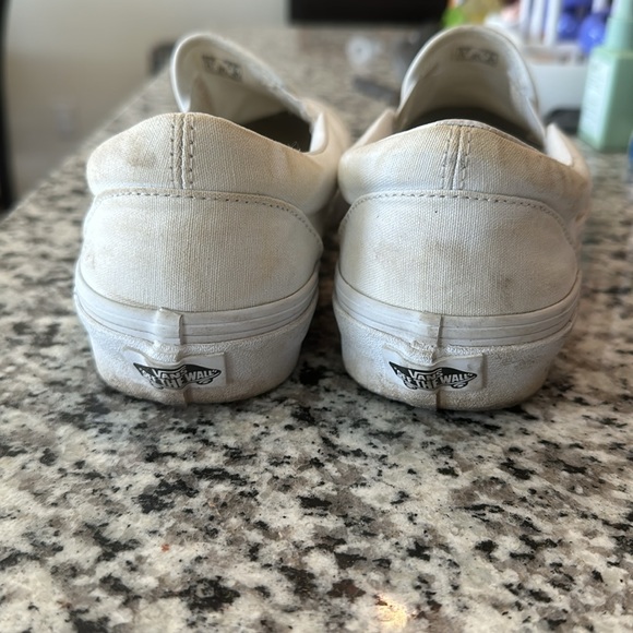 White vans - Picture 2 of 6